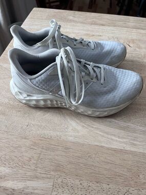 New Balance Womens Light Gray Athletic Running Shoes